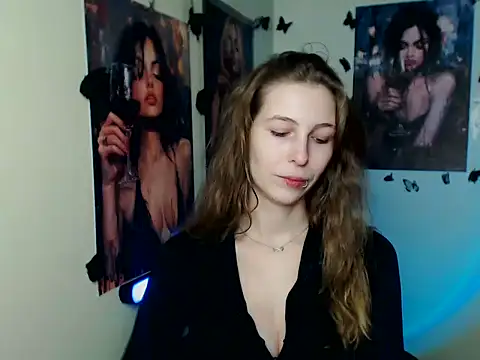 Snapshot of StrangerGi chatting on November 17, 2025, 1:04 pm StrangerGi online show from November 17, 2025, 1:04 pm