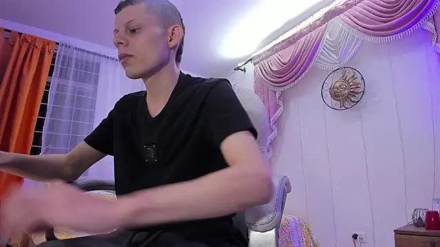 Snapshot of Matthew_Boy_ chatting on October 30, 2025, 3:16 am Matthew Boy  online show from October 30, 2025, 3:16 am