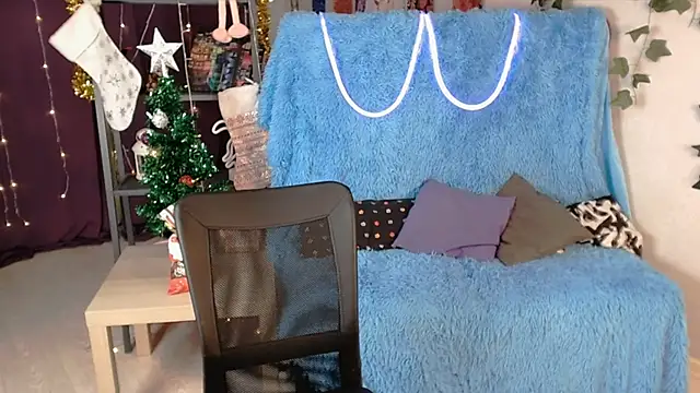 Hermione Reid online show from January 4, 2025, 8:49 am