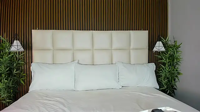 CailynBrowm online show from November 12, 2025, 4:27 am