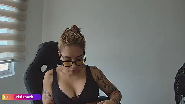 Isis69  online show from April 15, 2026, 4:22 pm