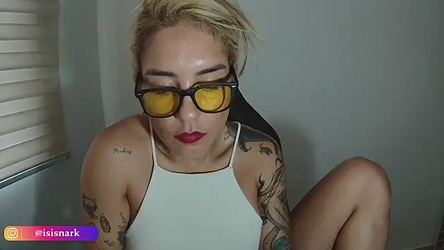 Snapshot of Isis69_ chatting on January 16, 2026, 10:36 pm Isis69 online show from January 16, 2026, 10:36 pm