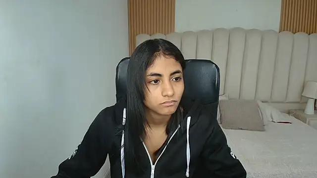 shaneelle online show from April 13, 2026, 3:10 am