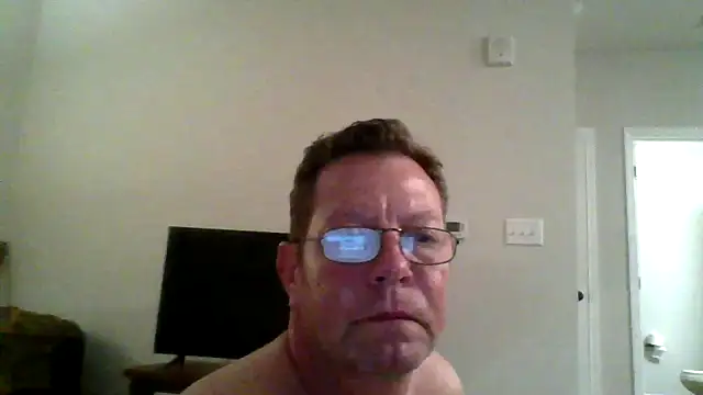 Goldenbear3111 online show from May 18, 2026, 4:18 am
