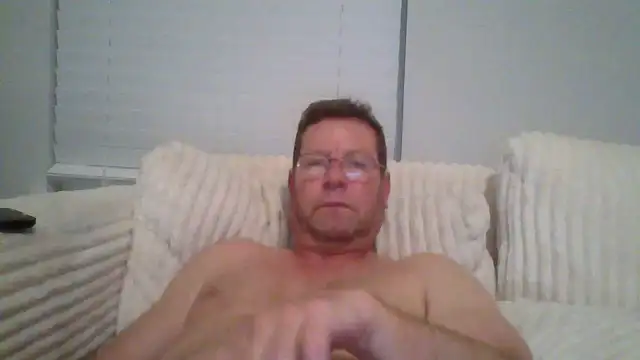 Goldenbear3111 online show from June 11, 2026, 12:54 am