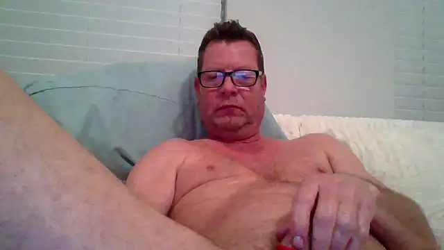 Goldenbear3111 online show from May 16, 2026, 1:37 am