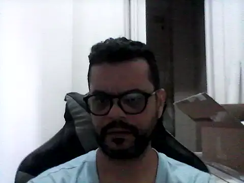 Snapshot of HornyBeachBoyBR chatting on July 31, 2026, 1:43 pm HornyBeachBoyBR online show from July 31, 2026, 1:43 pm