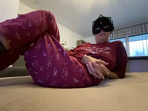 Snapshot of Marilou1983 chatting on October 16, 2025, 6:54 am Marilou1983 online show from October 16, 2025, 6:54 am