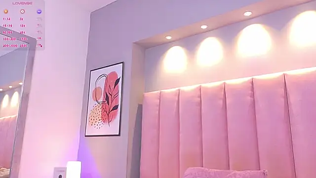 KeilyRoss online show from October 20, 2025, 8:42 pm