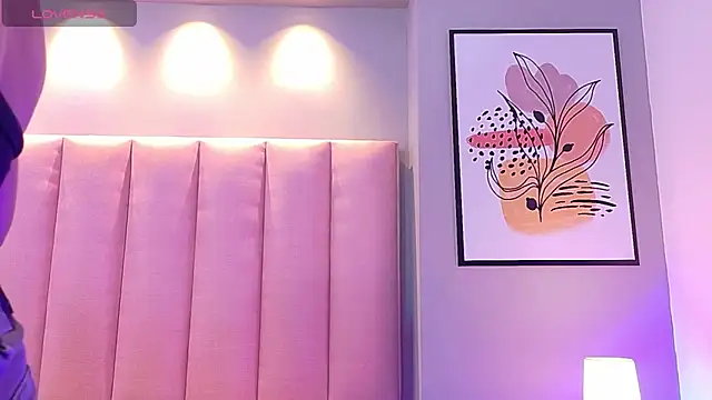 KeilyRoss online show from November 27, 2025, 8:31 pm