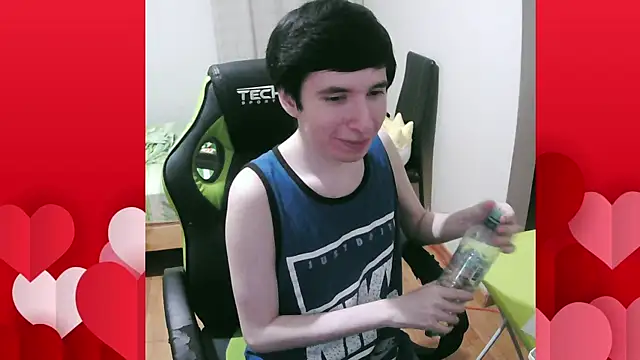 Snapshot of Twink_martinboy chatting on March 5, 2025, 2:03 am Twink martinboy online show from March 5, 2025, 2:03 am