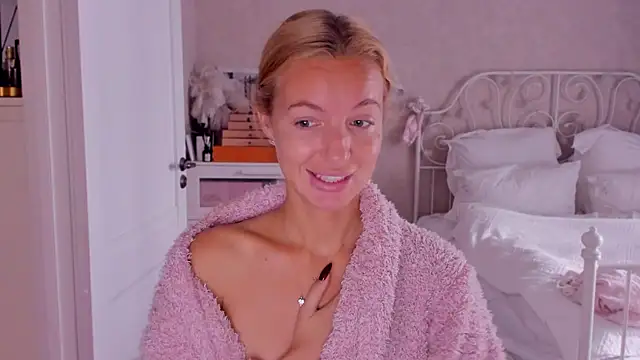 aestetick online show from October 6, 2025, 6:25 am