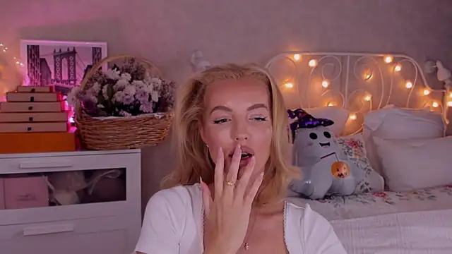 aestetick online show from October 22, 2025, 5:07 am