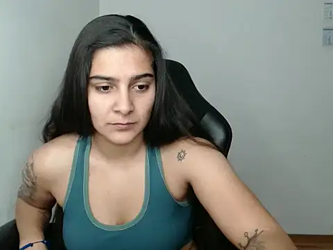 Amanda5Biceps online show from November 19, 2025, 6:30 pm