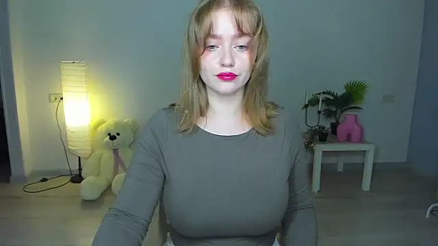 AidaPerry online show from October 10, 2025, 4:19 pm