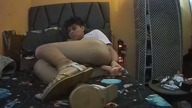 diegotorresd2312 online show from November 8, 2025, 2:15 am