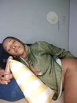 YoungBlackQueen online show from January 14, 2025, 2:00 pm