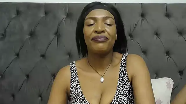 Snapshot of SpicyQueenxxxx chatting on August 7, 2026, 1:00 am SpicyQueenxxxx online show from August 7, 2026, 1:00 am