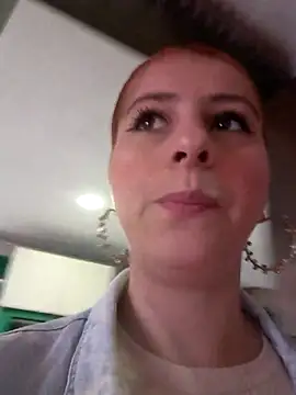 Nahiajhonson  online show from October 3, 2025, 12:50 pm