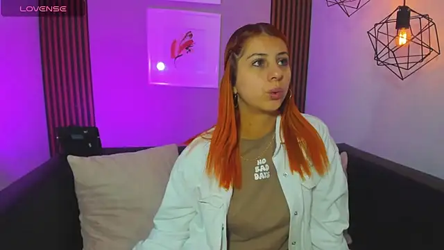 Nahiajhonson  online show from March 9, 2026, 12:20 pm