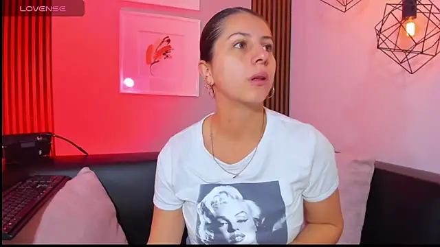 Snapshot of Nahiajhonson_ chatting on February 18, 2026, 12:12 pm Nahiajhonson online show from February 18, 2026, 12:12 pm