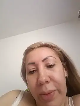 Snapshot of coral_smitth chatting on May 13, 2026, 1:40 pm coral smitth online show from May 13, 2026, 1:40 pm