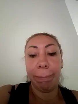 Snapshot of coral_smitth chatting on May 7, 2026, 2:31 pm coral smitth online show from May 7, 2026, 2:31 pm