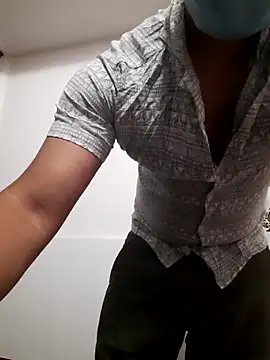 Guyinshortss online show from April 12, 2026, 8:34 pm