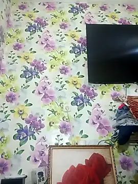 Snapshot of sweetbb15 chatting on October 13, 2025, 7:43 am sweetbb15 online show from October 13, 2025, 7:43 am