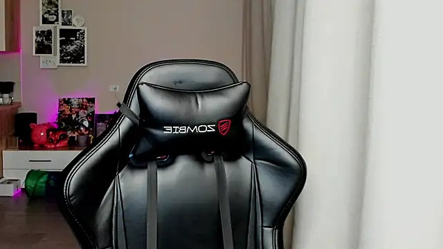 Sm0ly online show from November 23, 2025, 1:48 am