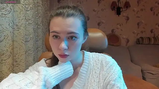Snapshot of MadeleineWiliams chatting on January 17, 2025, 1:15 am MadeleineWiliams online show from January 17, 2025, 1:15 am