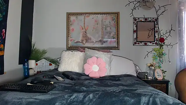 FRUITOFEDEN01 online show from October 17, 2025, 11:01 am