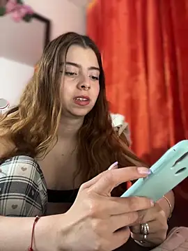 Snapshot of Cloew_Marz chatting on April 28, 2026, 11:09 pm Cloew Marz online show from April 28, 2026, 11:09 pm