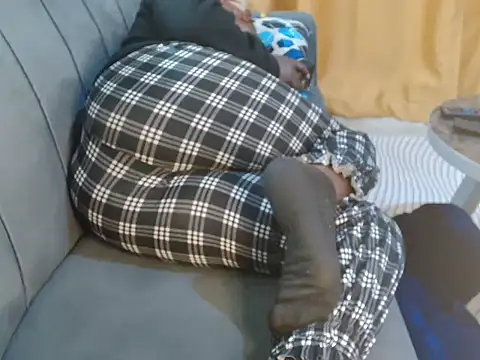 Snapshot of leslysexygirl chatting on October 17, 2025, 4:49 am leslysexygirl online show from October 17, 2025, 4:49 am