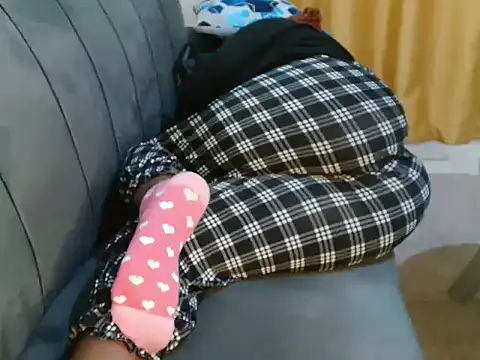 Snapshot of leslysexygirl chatting on October 2, 2025, 5:38 pm leslysexygirl online show from October 2, 2025, 5:38 pm