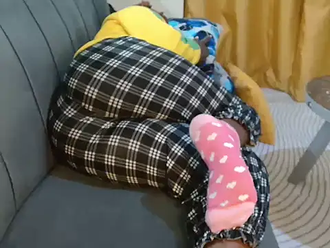 Snapshot of leslysexygirl chatting on October 28, 2025, 5:29 am leslysexygirl online show from October 28, 2025, 5:29 am