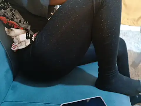 leslysexygirl online show from April 5, 2026, 7:59 am