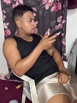 Snapshot of outropirocudo chatting on June 23, 2026, 4:43 am outropirocudo online show from June 23, 2026, 4:43 am