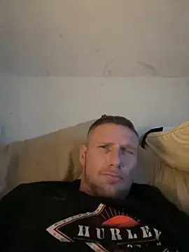 Snapshot of aaronmc311840 chatting on October 24, 2025, 11:42 am aaronmc311840 online show from October 24, 2025, 11:42 am