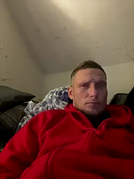 Snapshot of aaronmc311840 chatting on October 15, 2025, 1:37 am aaronmc311840 online show from October 15, 2025, 1:37 am