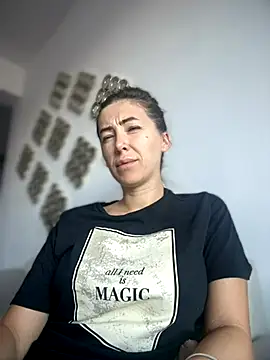 Snapshot of RaquelleDevon chatting on October 28, 2025, 11:20 am RaquelleDevon online show from October 28, 2025, 11:20 am