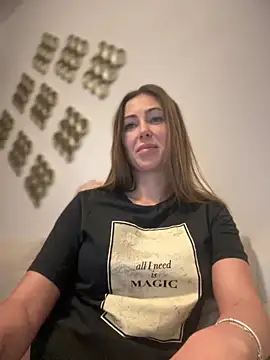 Snapshot of RaquelleDevon chatting on October 2, 2025, 5:05 pm RaquelleDevon online show from October 2, 2025, 5:05 pm