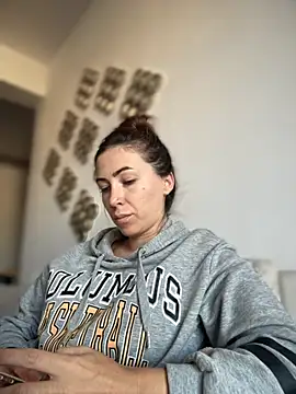 Snapshot of RaquelleDevon chatting on October 27, 2025, 2:07 pm RaquelleDevon online show from October 27, 2025, 2:07 pm