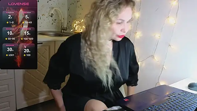 Snapshot of DannyBB_ chatting on September 21, 2025, 7:52 pm DannyBB online show from September 21, 2025, 7:52 pm