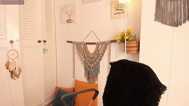 Snapshot of anaruiz_ chatting on November 18, 2025, 9:18 pm anaruiz online show from November 18, 2025, 9:18 pm