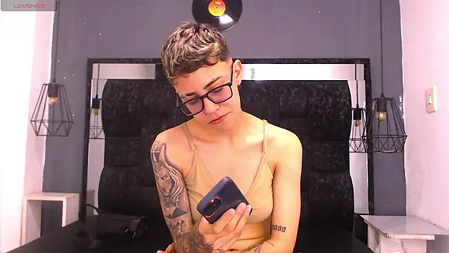 Cutie Shy  online show from February 13, 2026, 4:51 pm