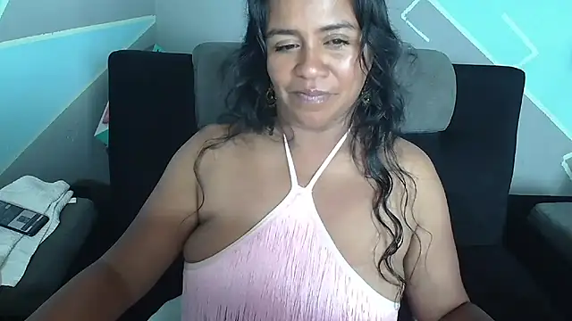 Snapshot of saggil23 chatting on November 13, 2025, 4:00 pm saggil23 online show from November 13, 2025, 4:00 pm