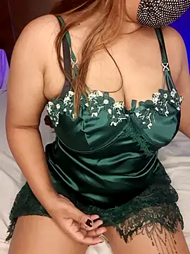 Snapshot of Wild_wifey chatting on June 22, 2026, 7:33 pm Wild wifey online show from June 22, 2026, 7:33 pm