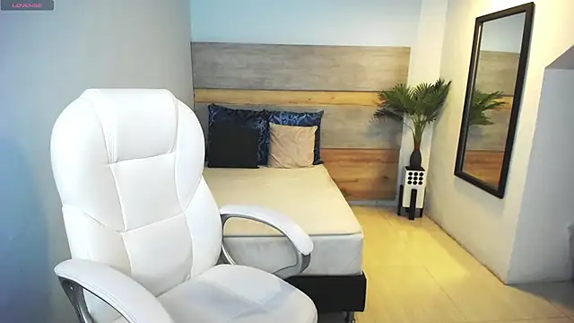 liseth fox online show from March 7, 2025, 7:38 pm