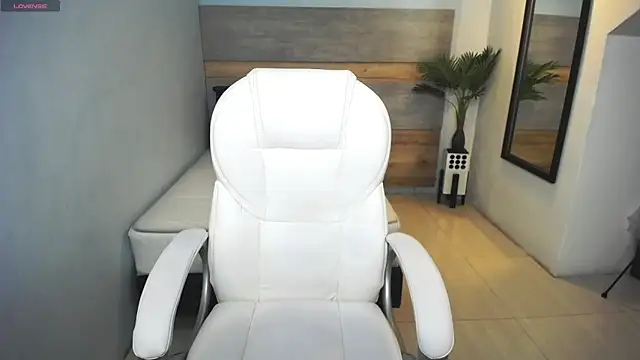 liseth fox online show from March 8, 2025, 5:22 pm